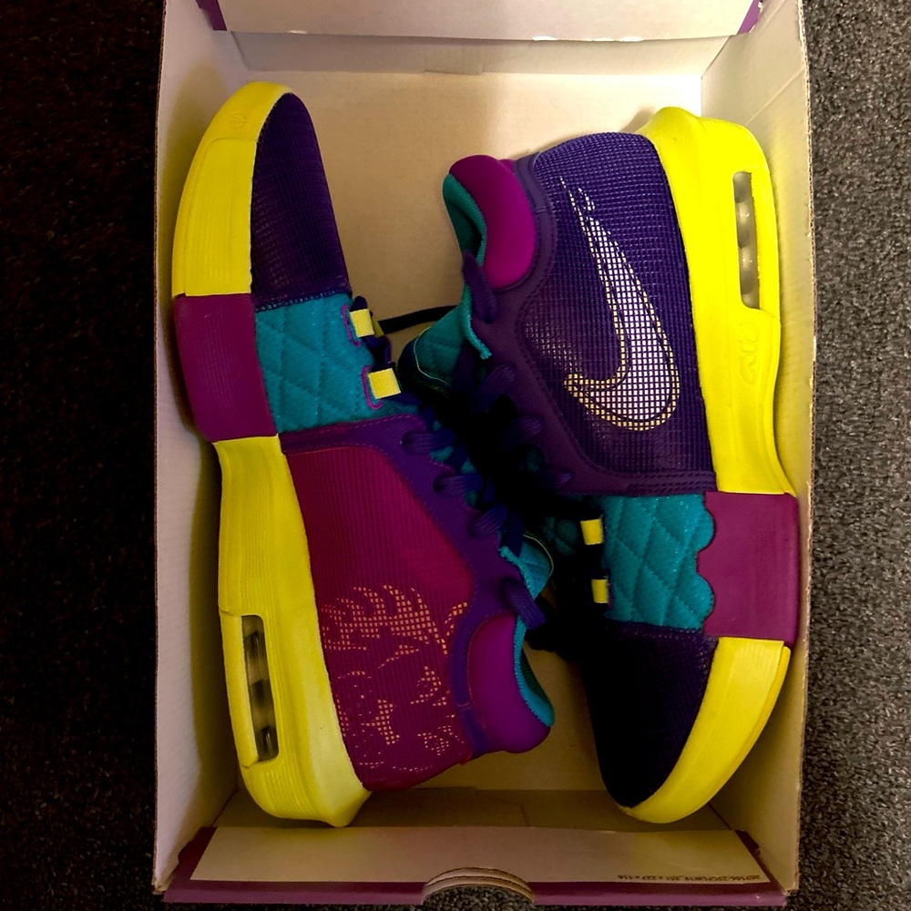 LeBron Size 10.5 witness 8 Field Purple